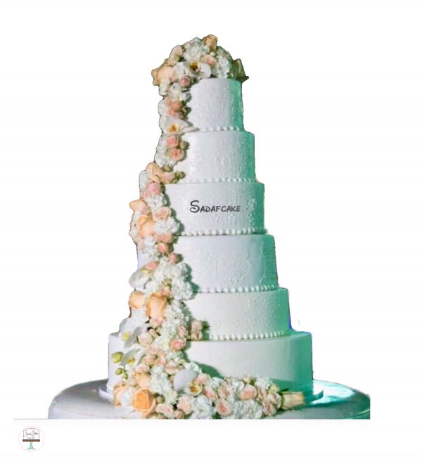 Elegant wedding cake